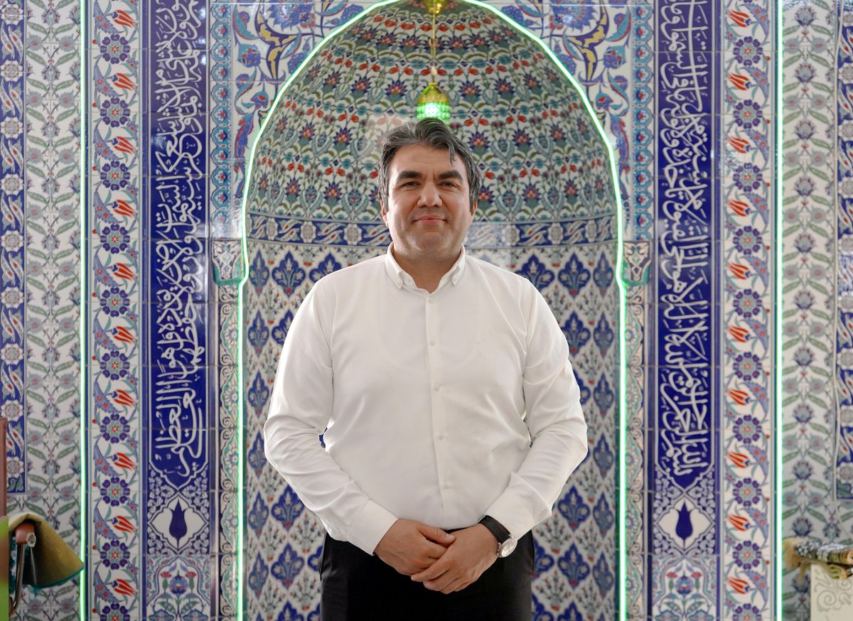 Yazdığı kitapla gençleri camide buluşturdu