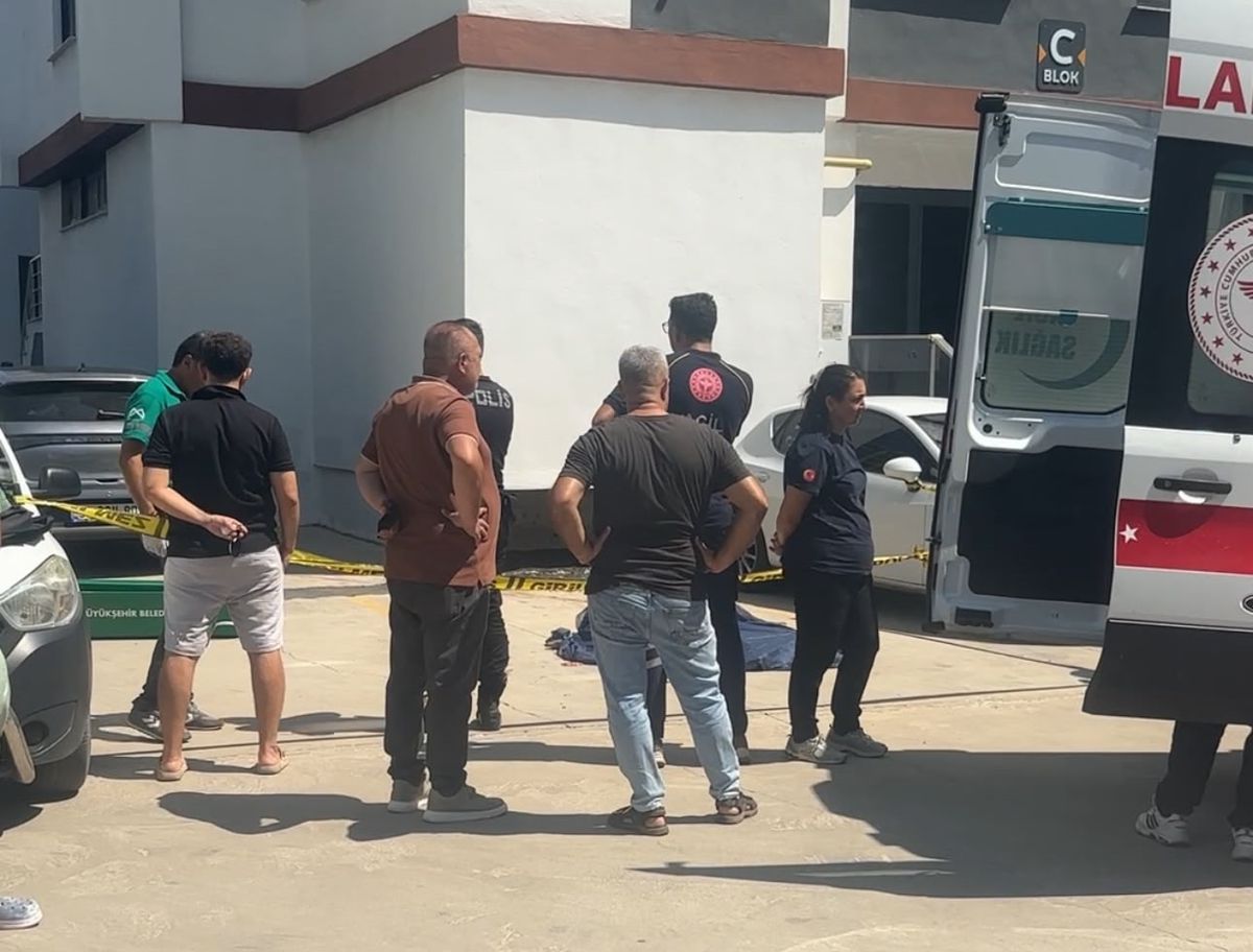 Mersin'de 6. Kattan Düşen Kadın Hayatını Kaybetti