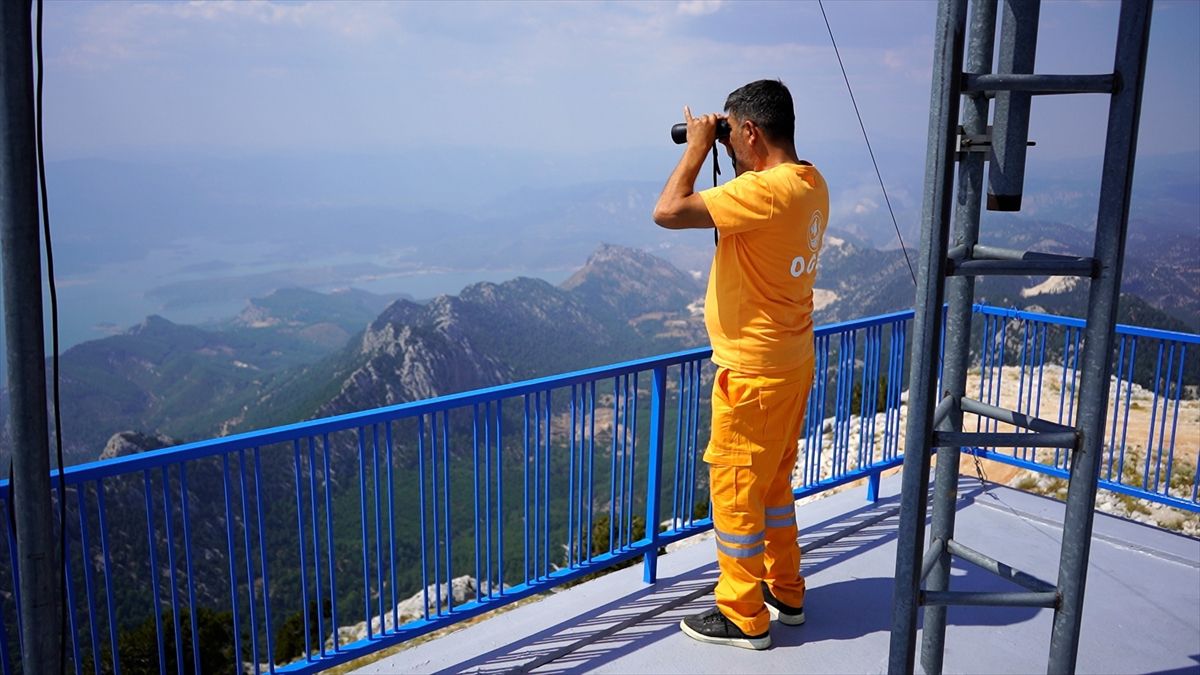 Akçal Kulesi'nden Isparta, Antalya ve Burdur ormanları 7/24 izleniyor