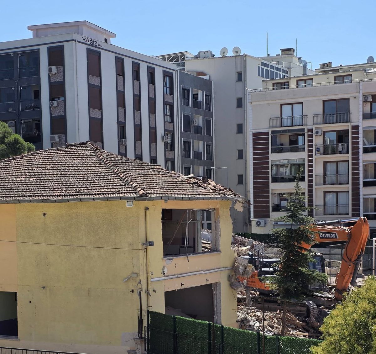 54 Yıllık Okul Binası Deprem Yönetmeliği İçin Yıkıldı