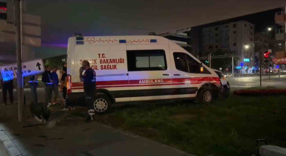 Kayseri'de Ambulans-Otomobil Çarpıştı: 6 Yaralı