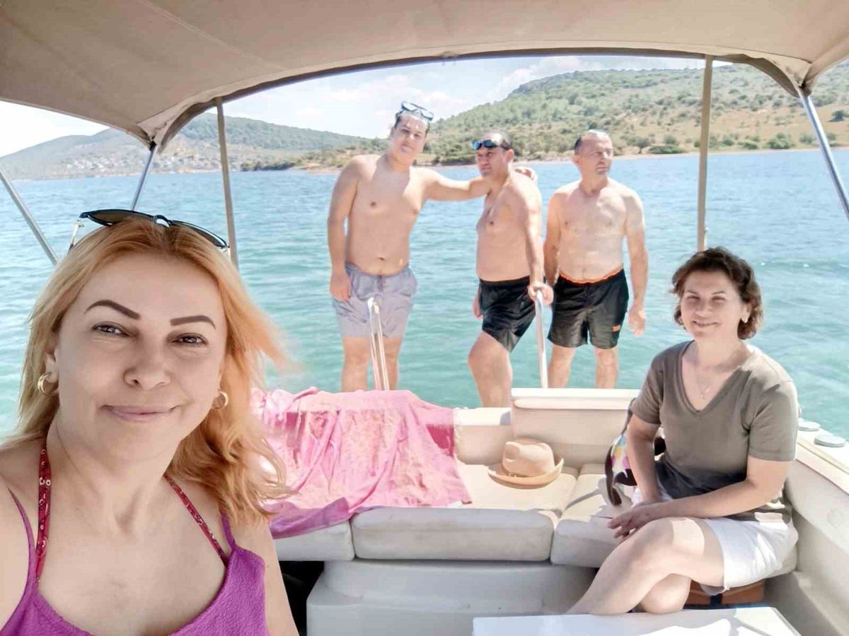 Ayvalık'ta Tekneye Yunus Eşlik Etti