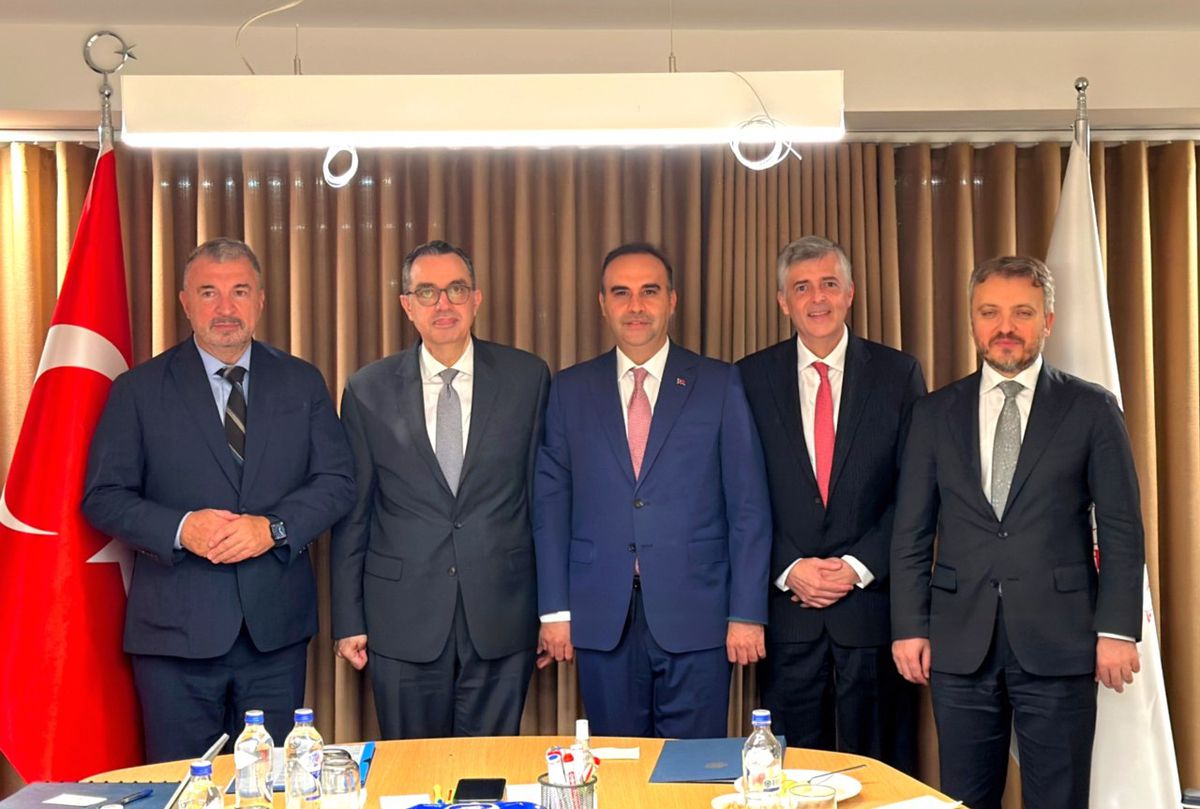 Bakan Kacır, IFC ile yüksek teknoloji ve yeşil dönüşüm yatırımlarını görüştü