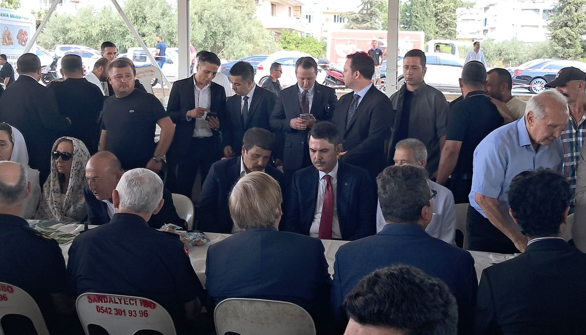Bakan Kurum, Antalya'da Hayatını Kaybeden Milletvekili Çelik'in Ağabeyi İçin Taziye ve Mevlide Katıldı