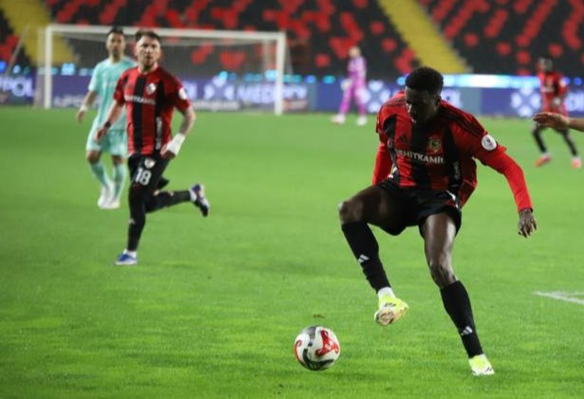 Samsunspor'da Bayo Transferi ve 11 Ayrılık