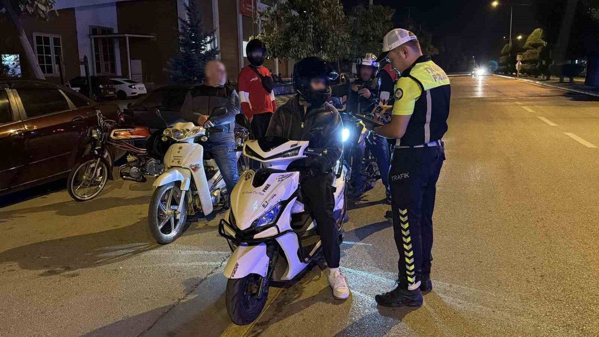 Bolu'da Motosiklet Denetimi: 100 Sürücü Kontrol Edildi