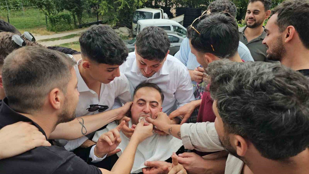 Bursa'da Asırlık Gelenek: Damat Yol Ortasında Kahve Pişirdi, Gelin Arabası 4 Saatte Geçti