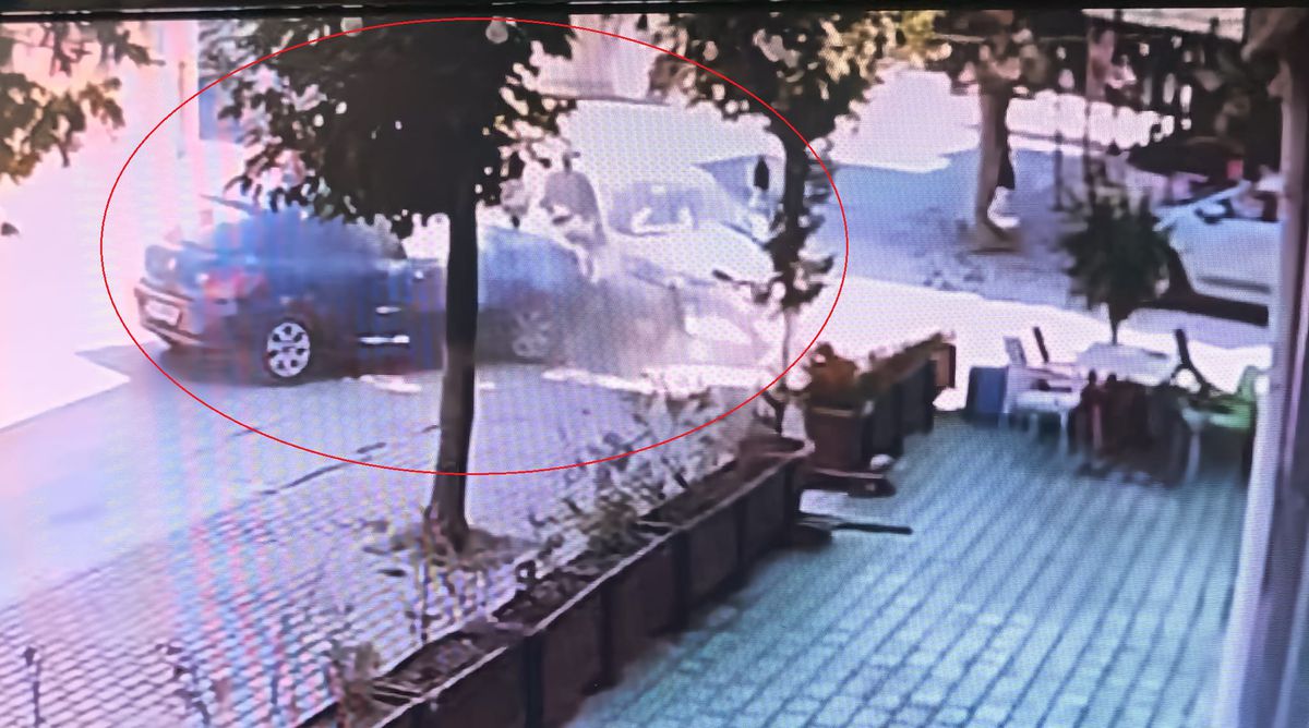 Caddede otomobiller çarpıştı; 3 yaralı