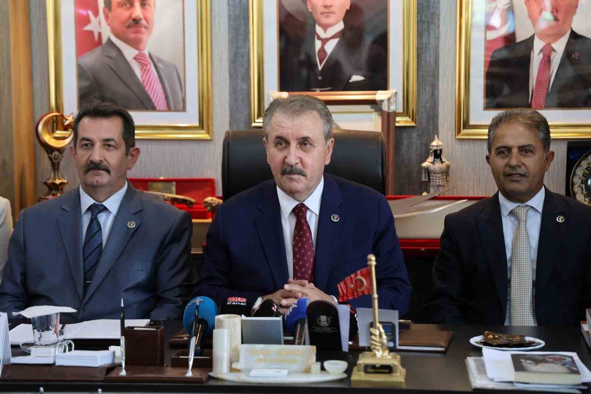 Destici: 'Türkiye prangalarını kırmıştır'