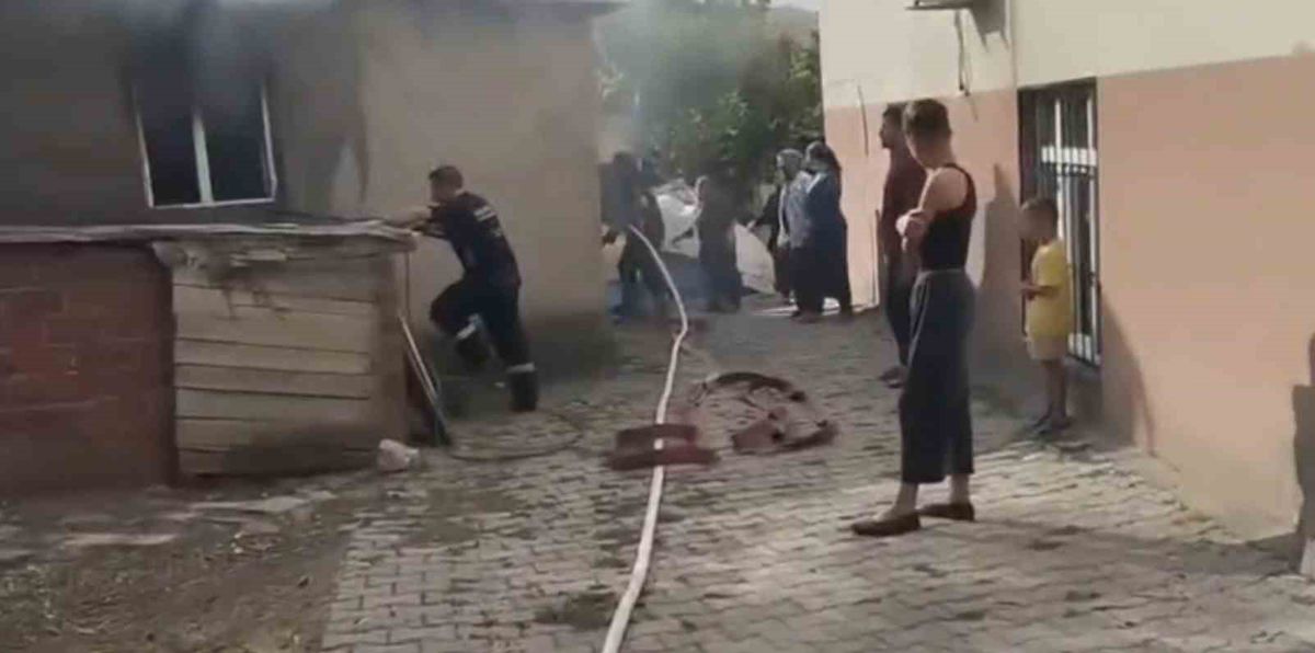 Köydeki Yangın Maddi Hasar Bıraktı