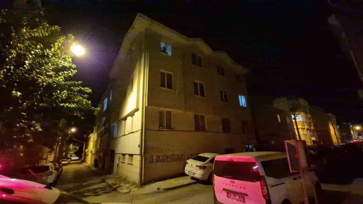 Eskişehir’de 2’nci kattan düşen kişi yaralandı