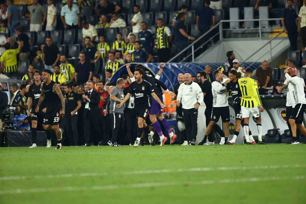 Fenerbahçe derbide Beşiktaş'a 2-1 yenildi