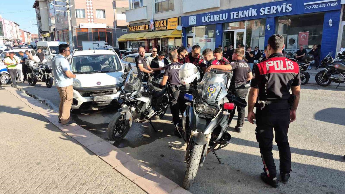 Eskişehir'de Yunus Polisi Motosikletine Arkadan Çarpma: 1 Yaralı