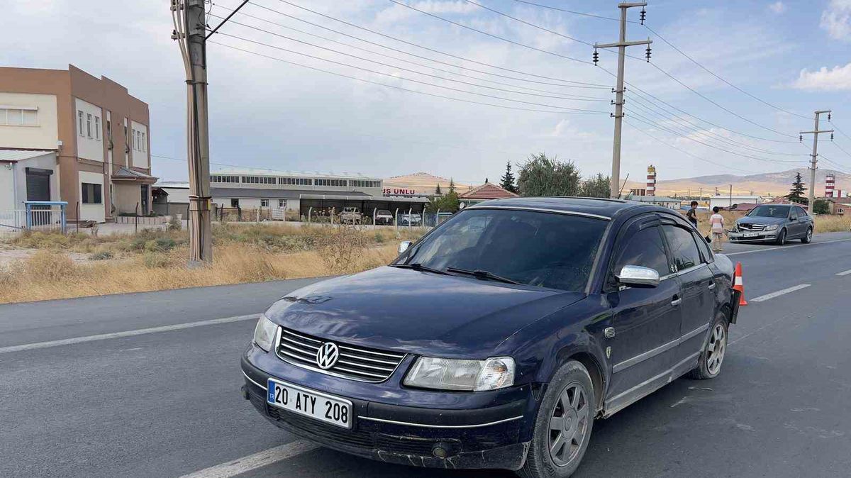 Bolvadin'de İki Otomobil Çarpıştı: 1 Yaralı