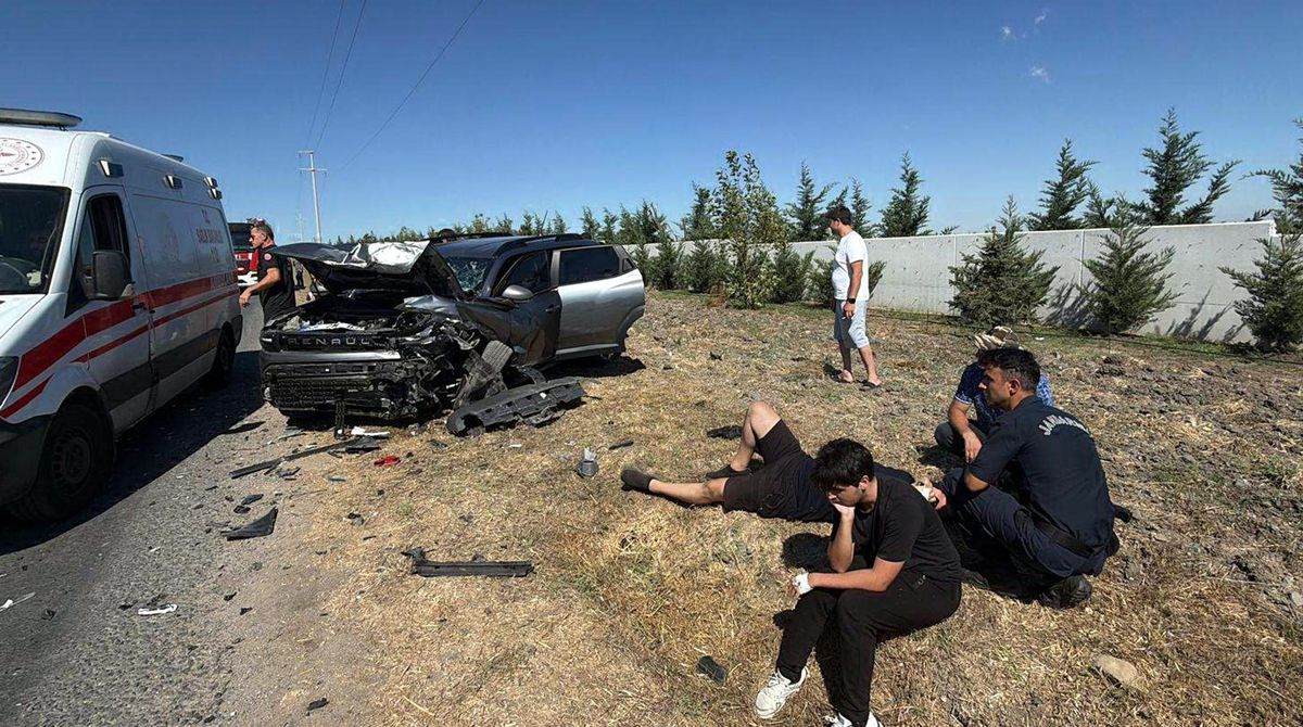 Çorlu'da Kafa Kafaya Çarpışma: 5 Yaralı