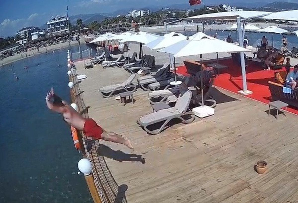Alanya'da Yasaklara Rağmen Denize Atlayan Adam Hayatını Kaybetti