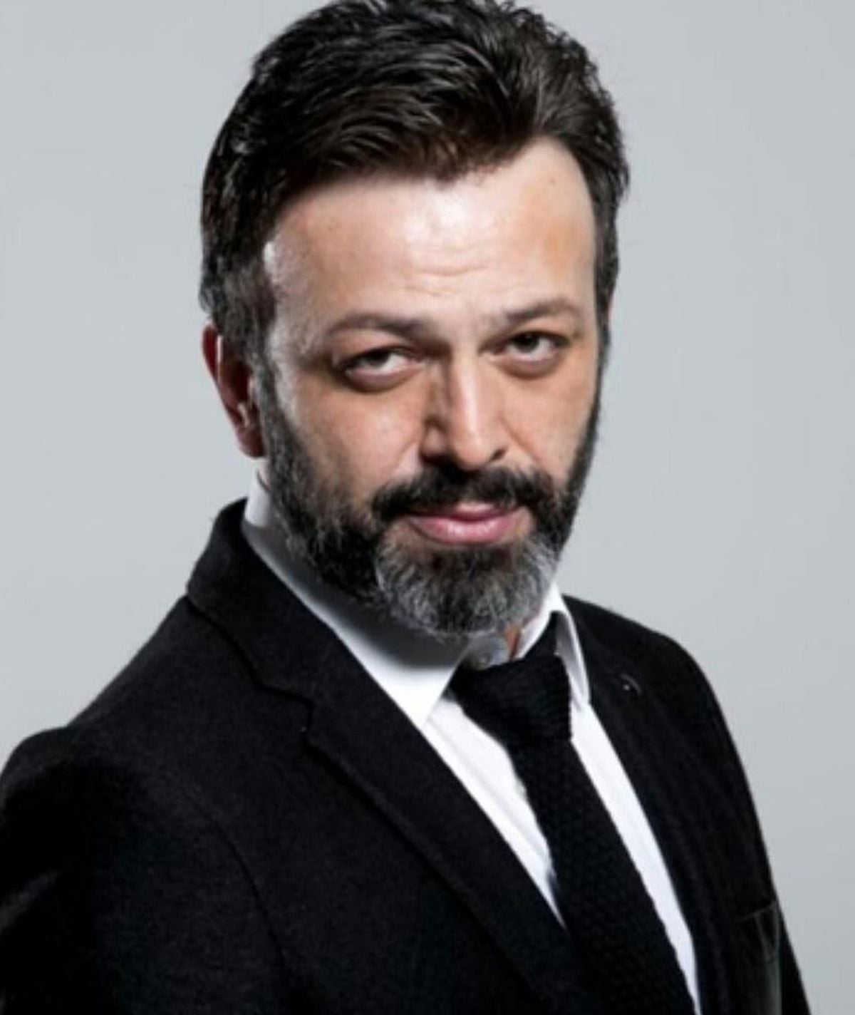Oyuncu Serhat Kılıç evinde ölü bulundu
