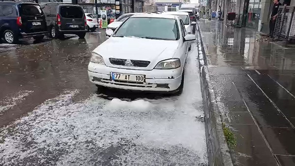 Kars'ta Ani Dolu Yağışı Hayatı Olumsuz Etkiledi