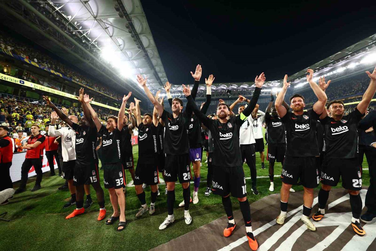 Beşiktaş, Fenerbahçe'yi Deplasmanda 2-1 Yendi
