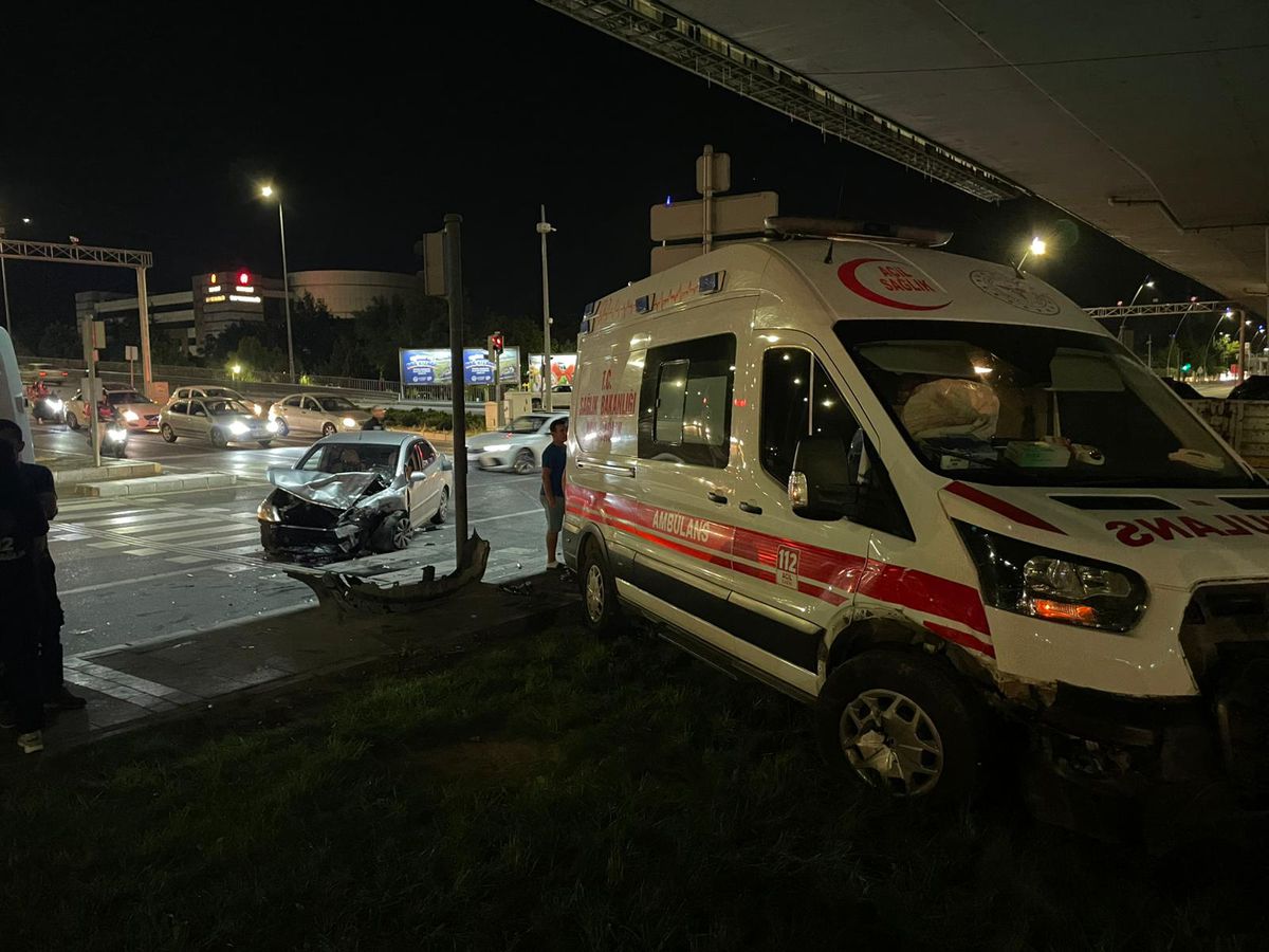 Kayseri'de Ambulans ile Otomobil Çarpıştı: 6 Yaralı