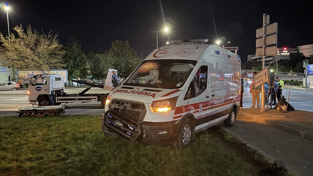 Kayseri'de Ambulans-Otomobil Çarpıştı: 6 Yaralı