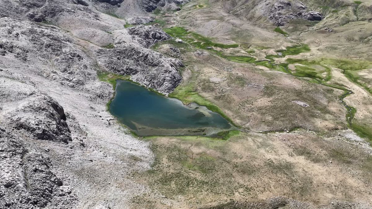 Munzur Dağları'nda Eylül Ayında Kar Sürprizi: Kepir Yaylası'nda Kar Topu Keyfi