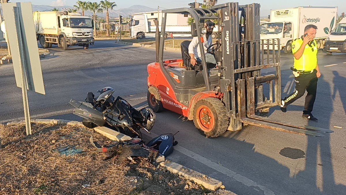 Manavgat'ta Kırmızı Işık İhlali: Taksi Motosiklete Çarptı, 131 Bin TL Ceza