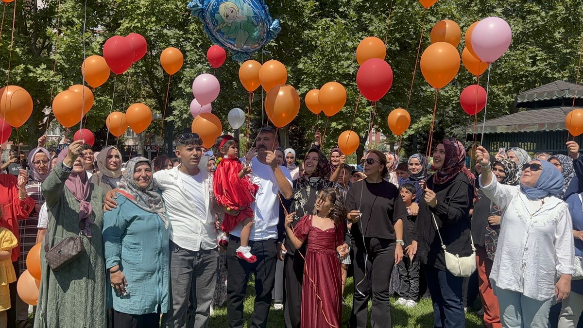 Konya'da Kanseri Yenen 3 Yaşındaki Meryem Sena İçin Balon Şenliği
