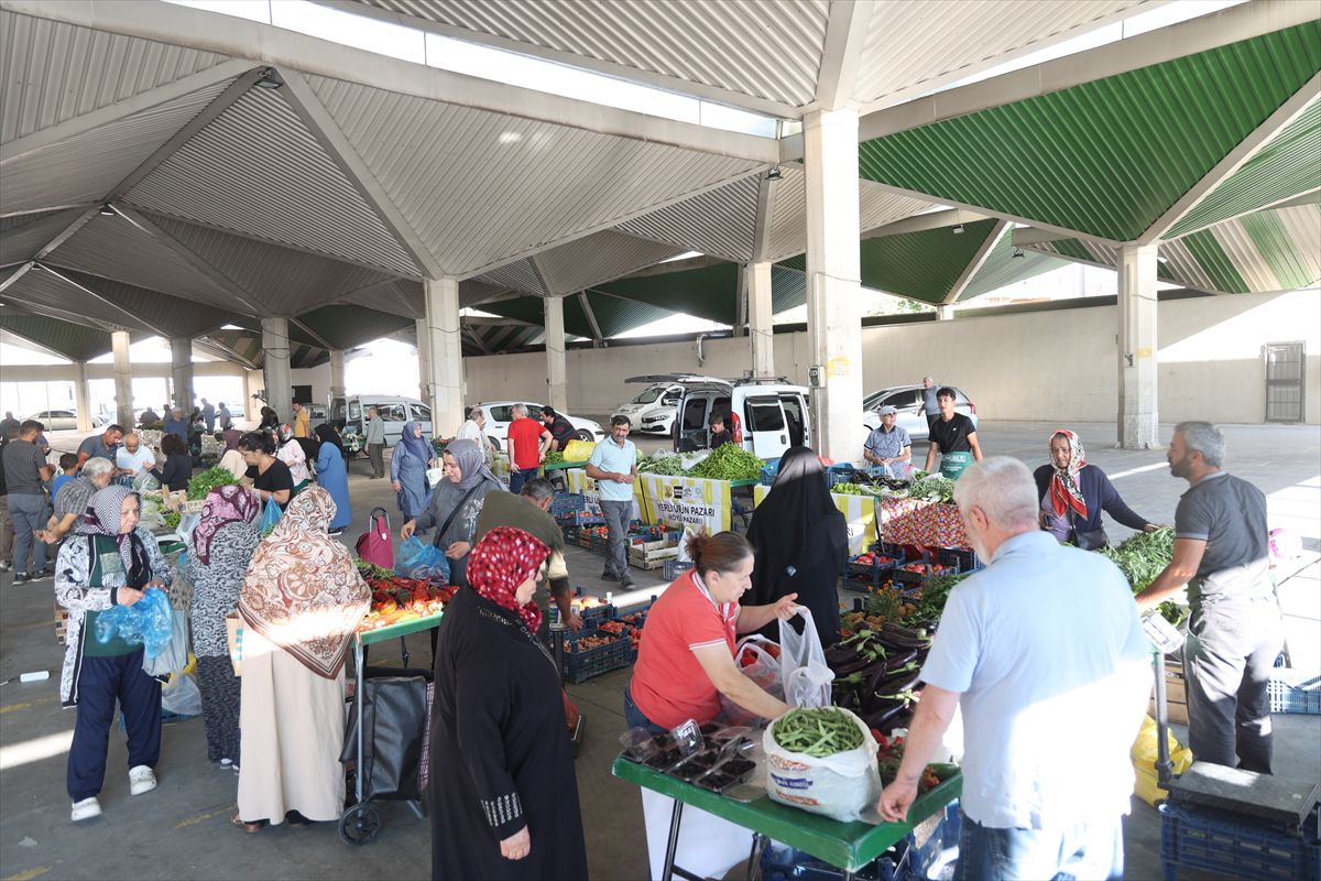 Konya'da yerli ürün pazarı üreticiyi tüketiciyle buluşturuyor