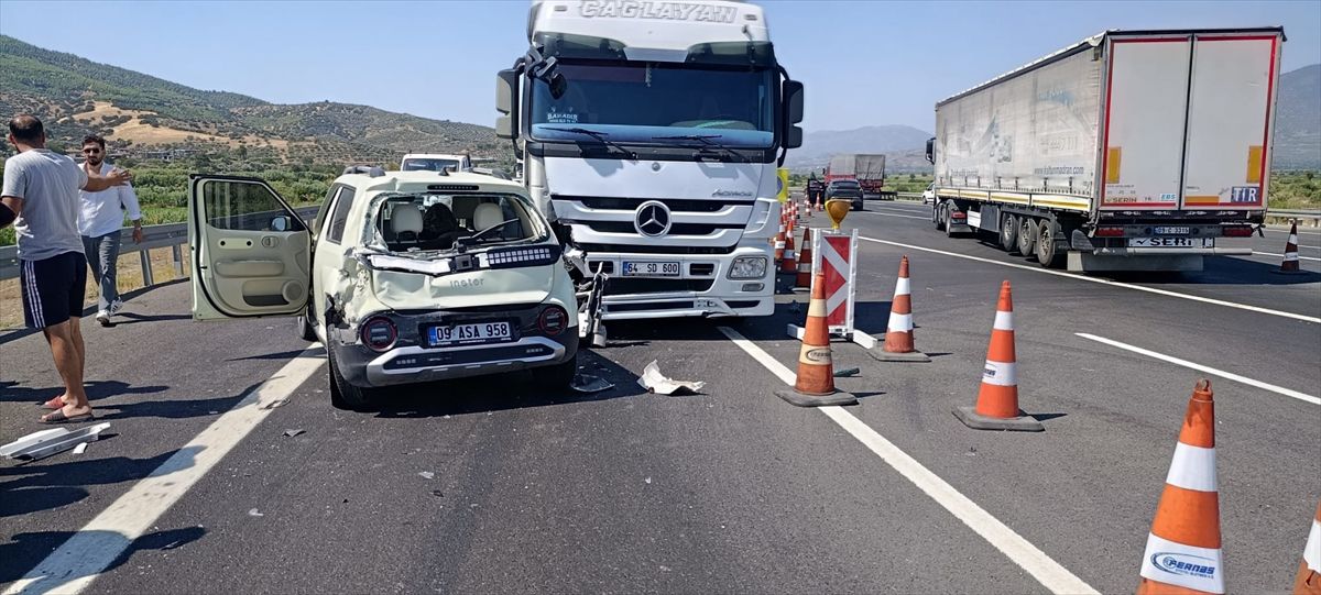 Aydın'da Tır Otomobile Çarptı: 3 Yaralı