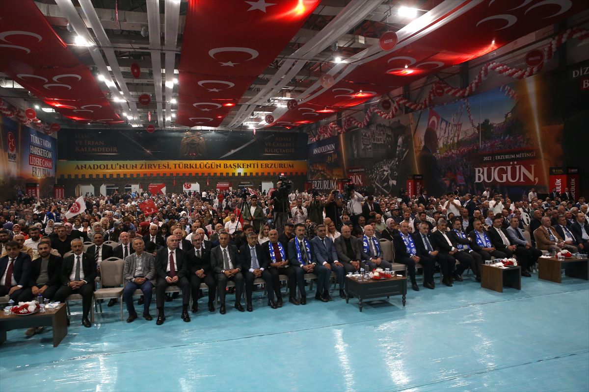 MHP Erzurum'da Kongre: Yurdagül Güven Tazeledi