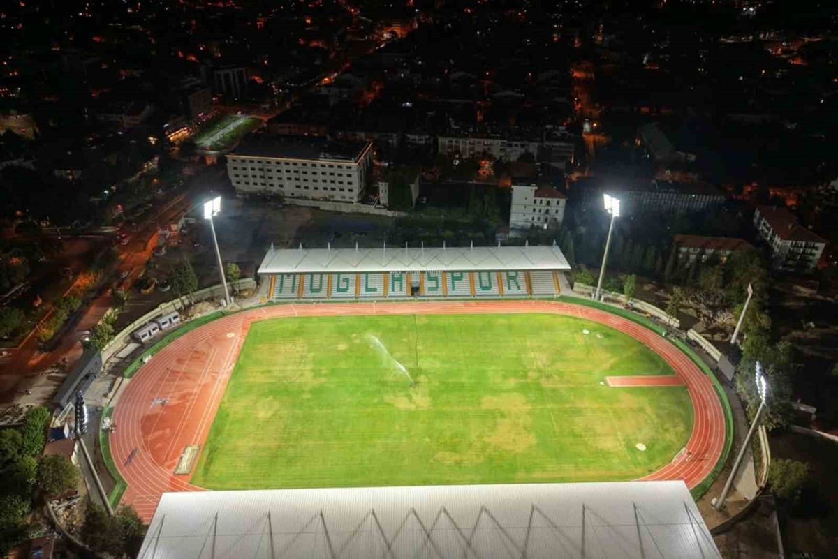 Muğla Valisi Akbıyık, 1. Lig'deki ilk maç öncesi Muğla Atatürk Stadı'nda incelemelerde bulundu