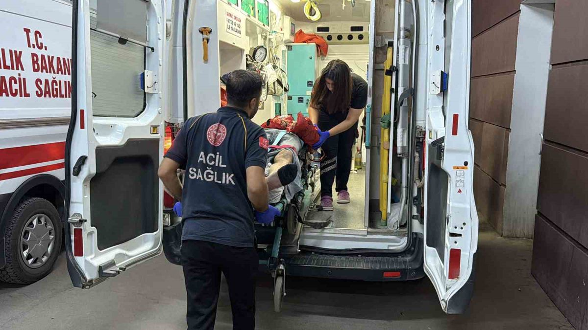 Adıyaman'da Motosiklet ile Otomobil Çarpıştı: 2 Yaralı