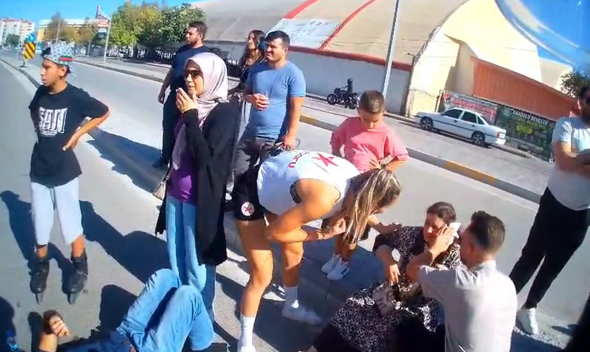 Aksaray'da Polis Memuru ve Eşine Otomobil Çarptı