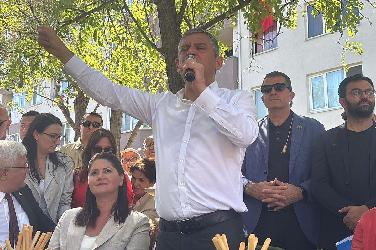 Özgür Özel'den olay gaf: Kendi kurduğu partinin adını unuttu