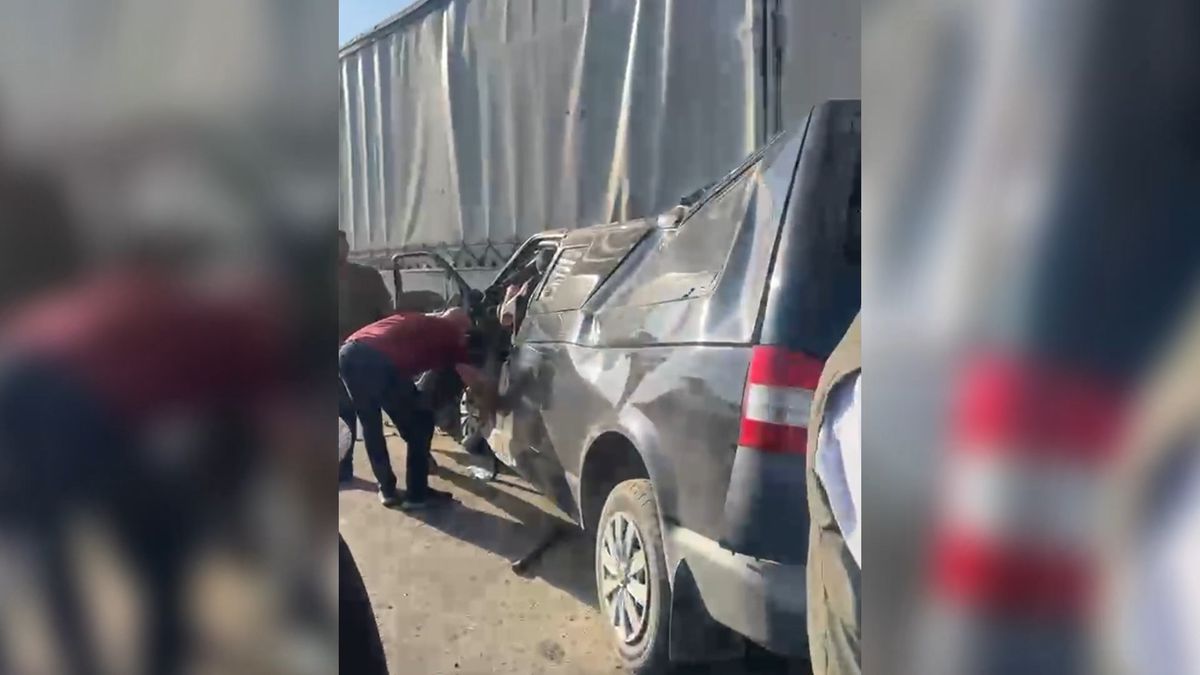 Şanlıurfa'da Minibüs TIR'a Çarptı: 2 Ölü, 2 Ağır Yaralı