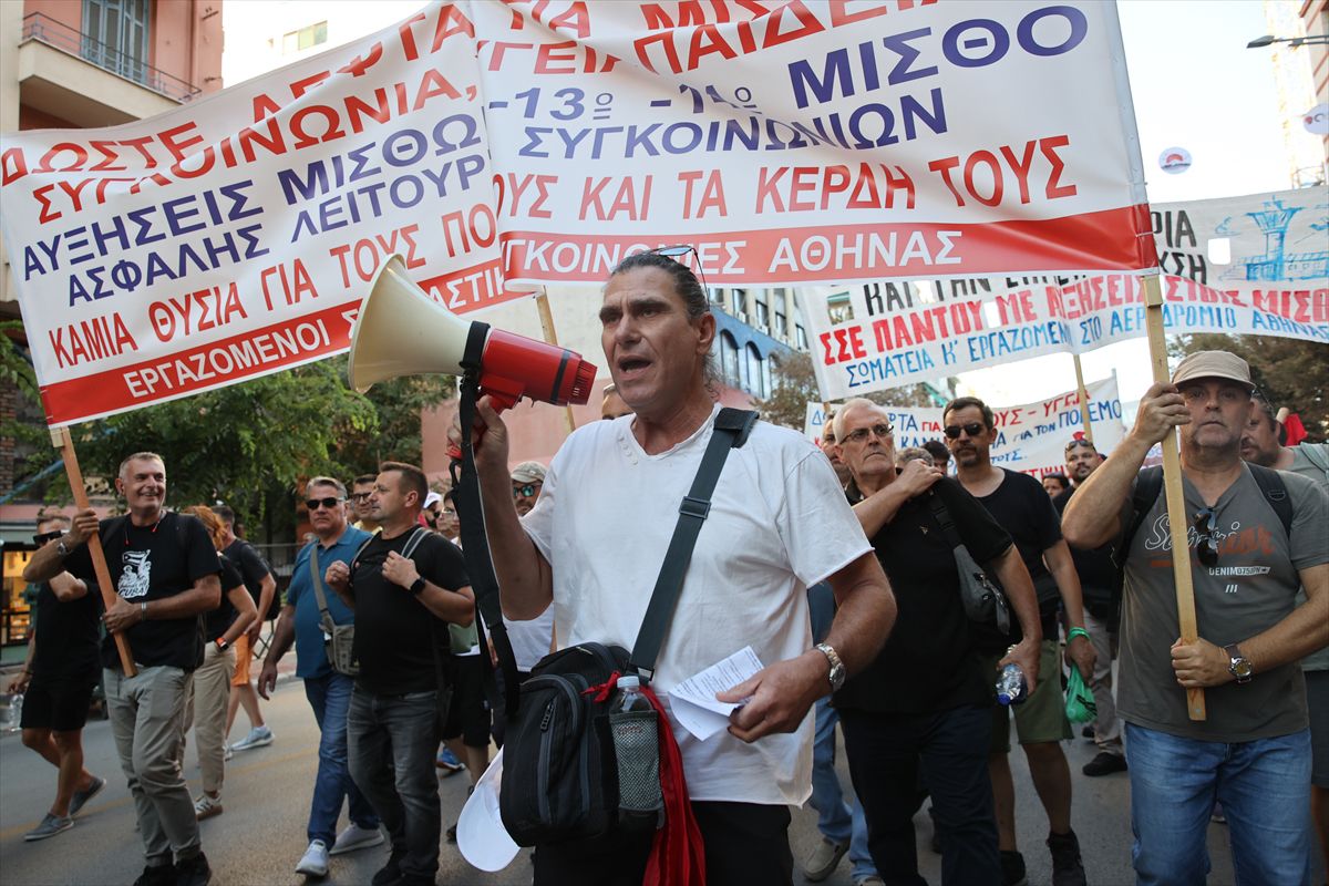 Selanik'te hükümete büyük protesto