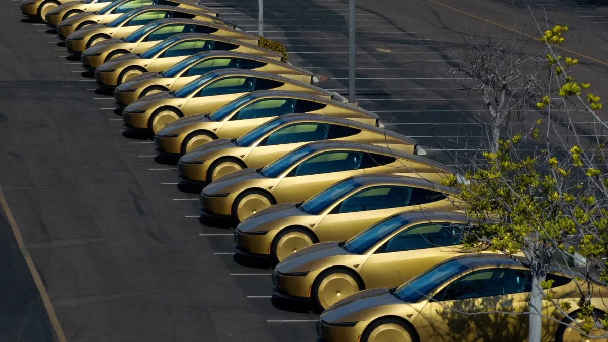 Tesla Cybercab Tanıtımı Beklentileri Karşılamadı, Hisseler Düştü