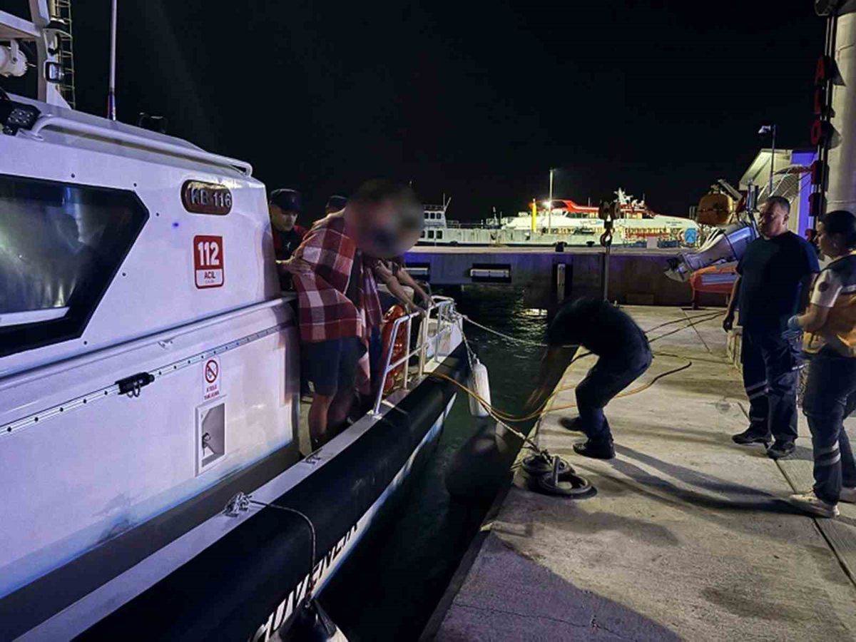 Marmaris'te Ticari Teknede Rahatsızlanan Vatandaş Sahil Güvenlikle Tahliye Edildi