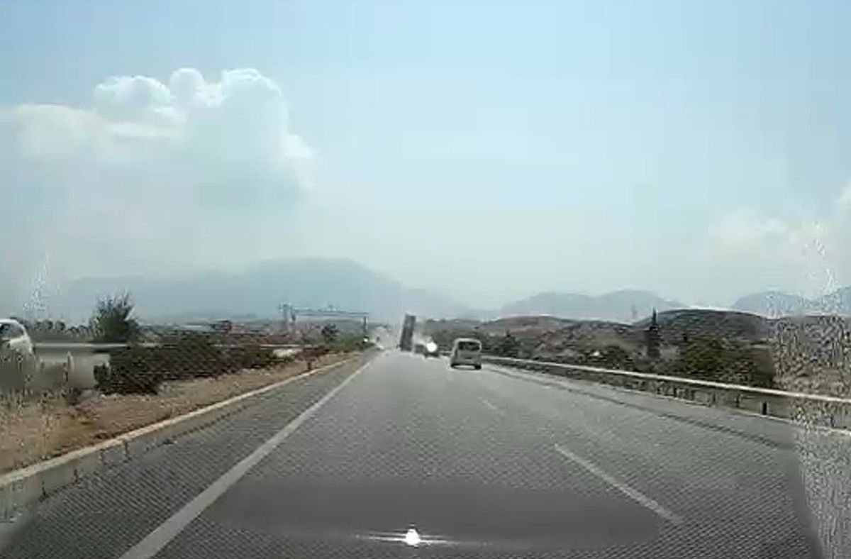 Denizli'de Açık Dorse EDS Levhasını Devirdi