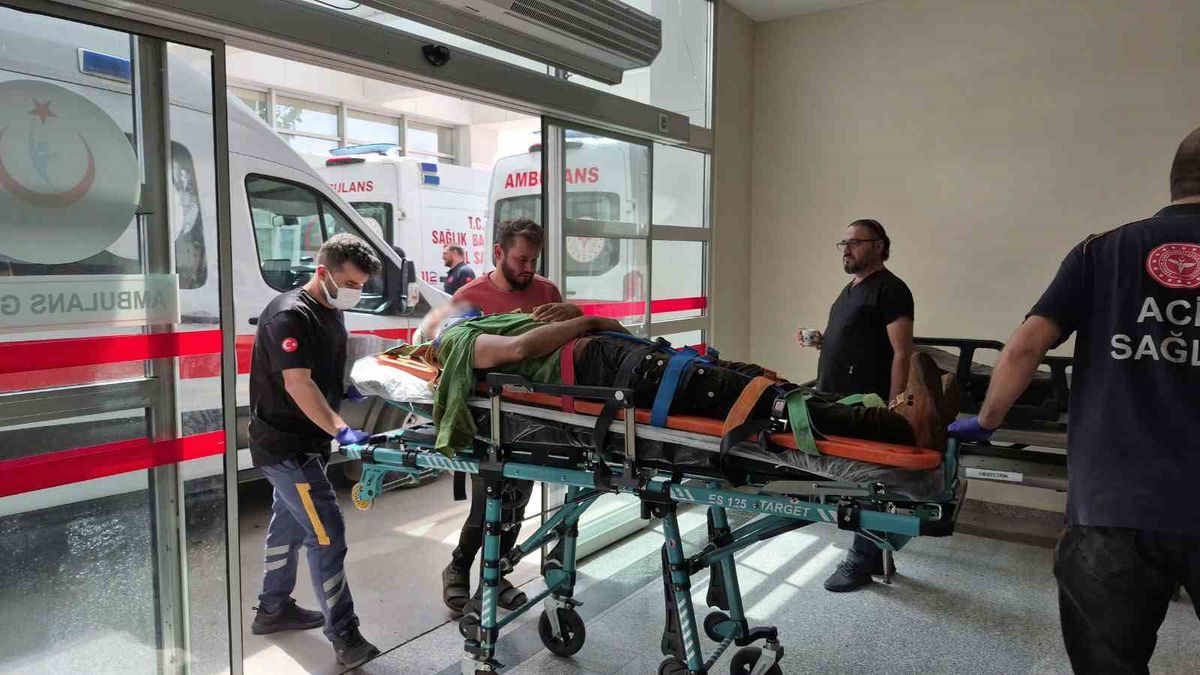 Adıyaman'da Tütün Yüklü Römork Devrildi: 8 Yaralı