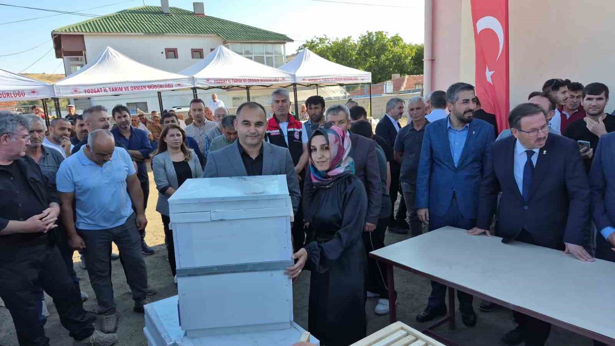 Yozgat'ta Arıcılara 1500 Polen Tuzaklı Kovan Dağıtıldı