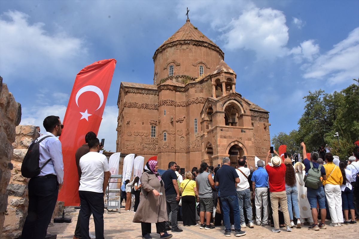 Akdamar Kilisesi'nde 14. Ayin Gerçekleştirildi