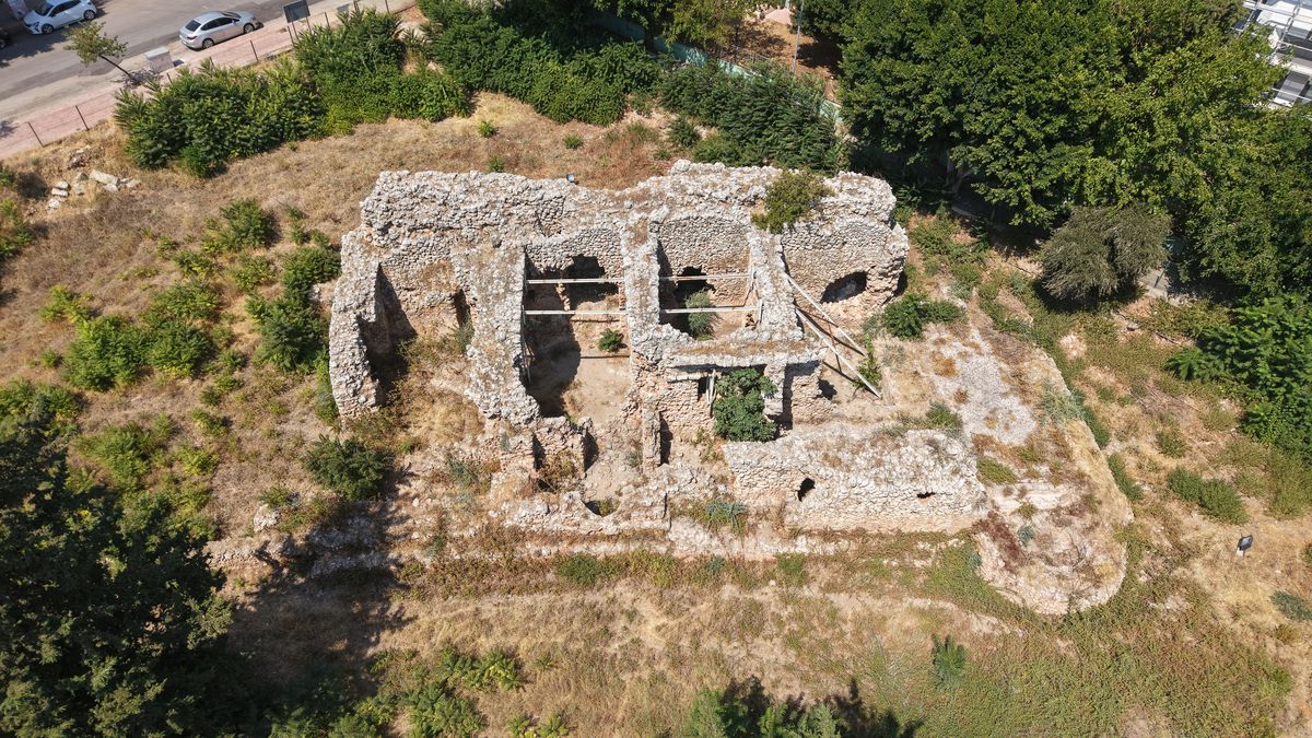Antalya'nın Göbeğinde 1700 Yıllık Roma Hamamı