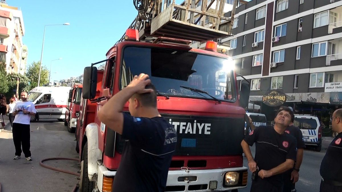 Antalya’da Mutfak Yangını: 3 Kişi Dumandan Etkilendi