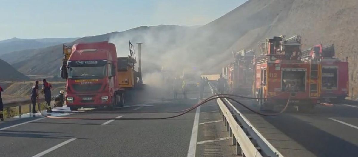 Sakaltutan Geçidi'nde TIR Yangını: Yol 1.5 Saat Kapandı