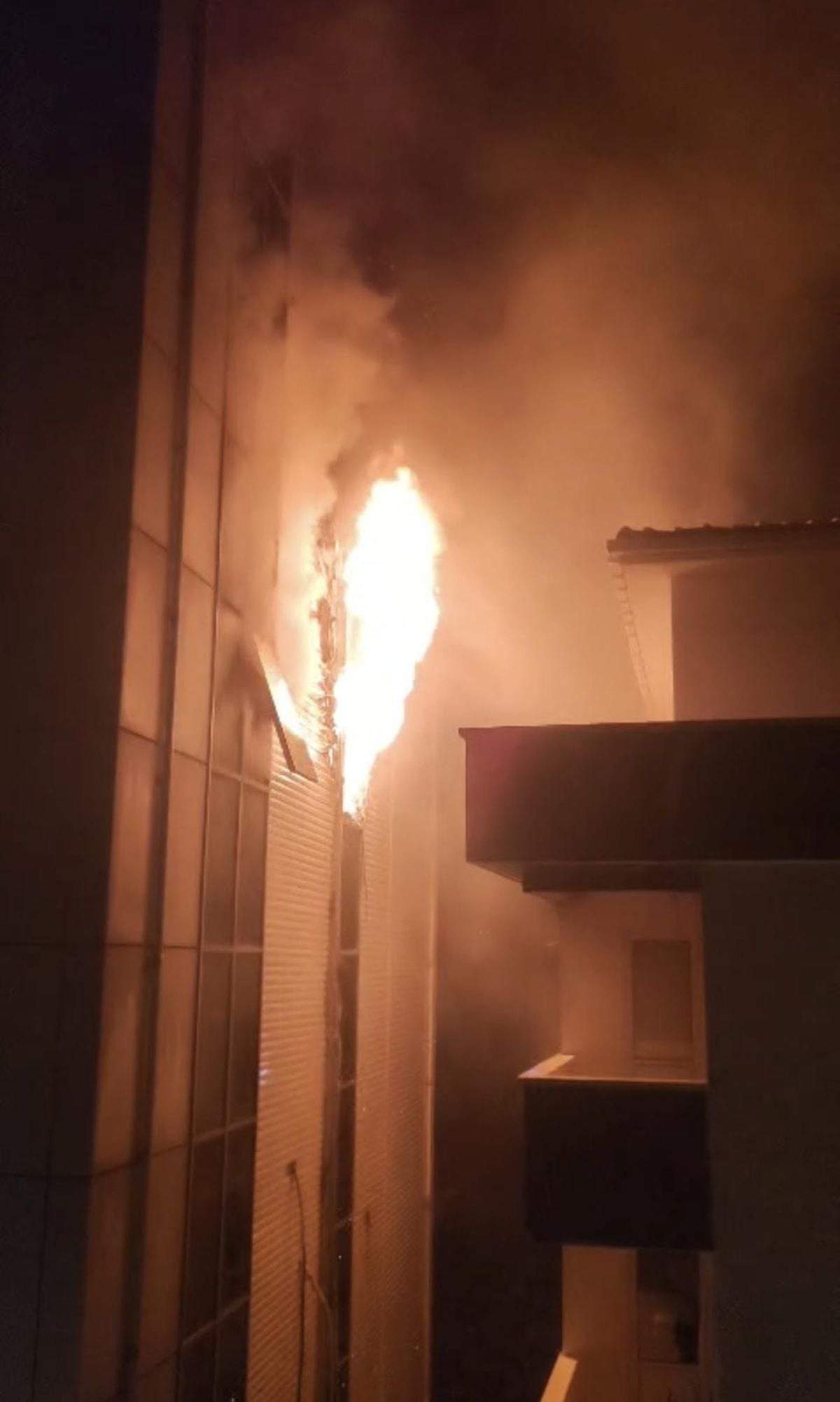 Beykoz'da 7 Katlı Plazada Yangın