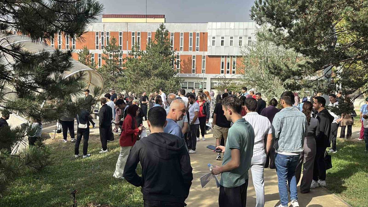 Bolu'da 2026 KPSS Lisans coşkusu: Adaylar kamu hayali için yarıştı
