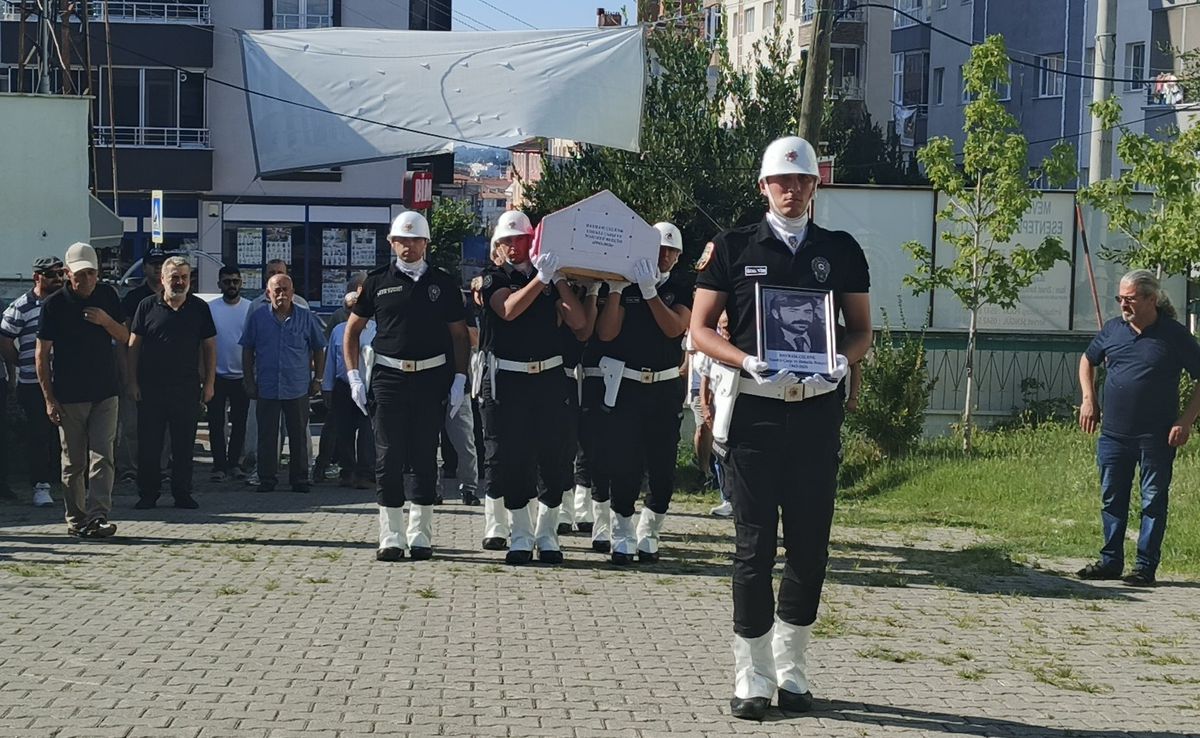 Bafra'da Emekli Mahalle Bekçisi Bayram Çelenk Son Yolculuğuna Uğurlandı
