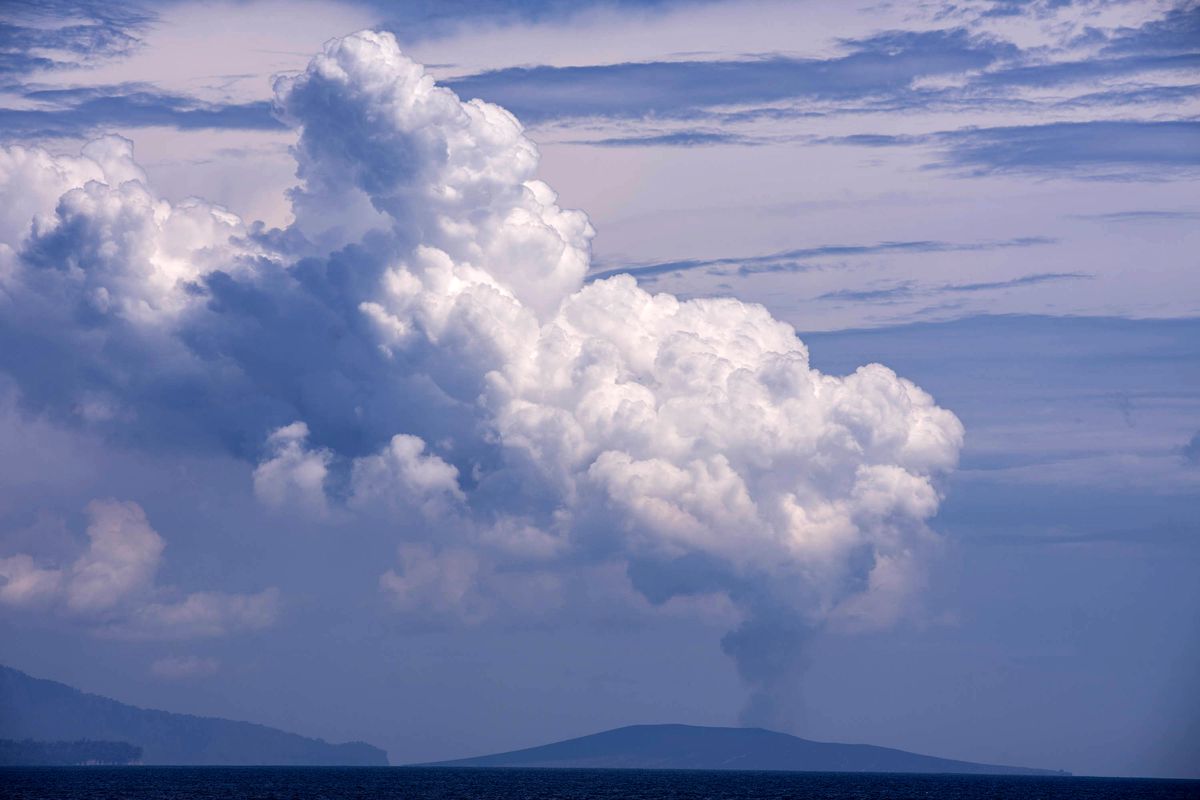 Anak Krakatau Külü Cakarta Havalimanı'nı Kapattı